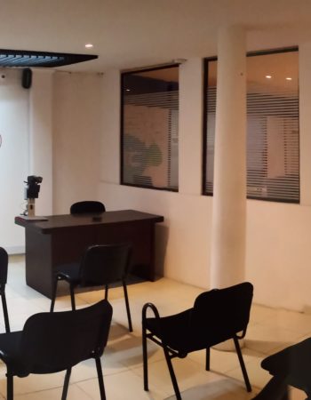 Oficina en Bogota + sala de capacitación en alquiler