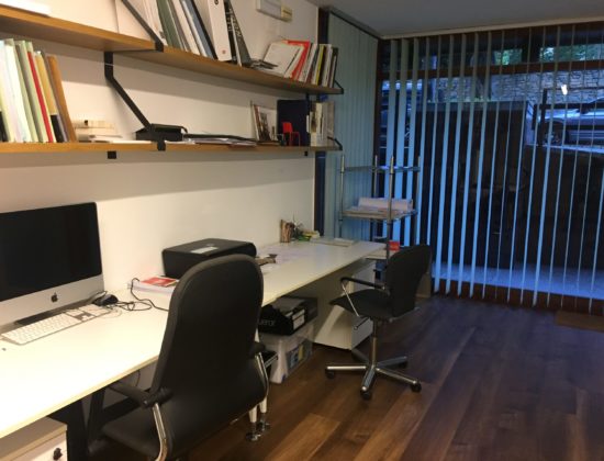 Office table rental in Tres Torres