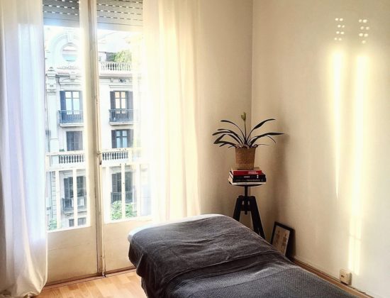 Eixample therapy room rental