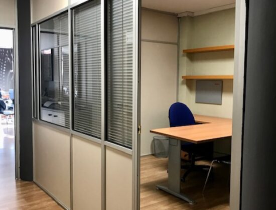 Alquiler oficina independiente en Barcelona en un despacho compartido