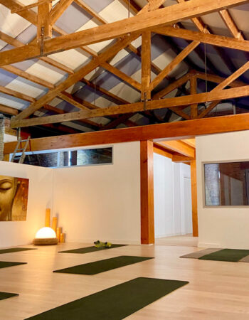 Alquiler salas terapias Barcelona | Sala de yoga y ejercicio terapéutico | Consulta | Piscina